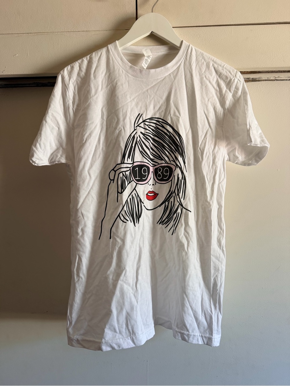 Taylor Swift 1989 White Graphic Tee Size S